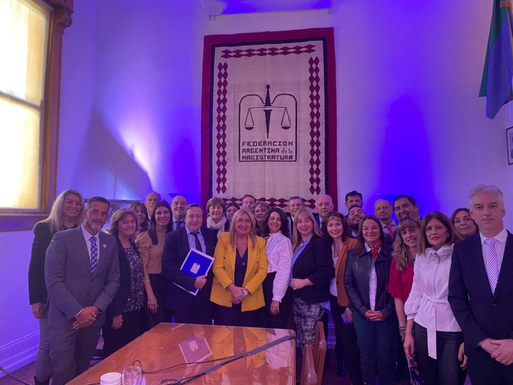 gknVkLEDyLg2h7Wn2v9E