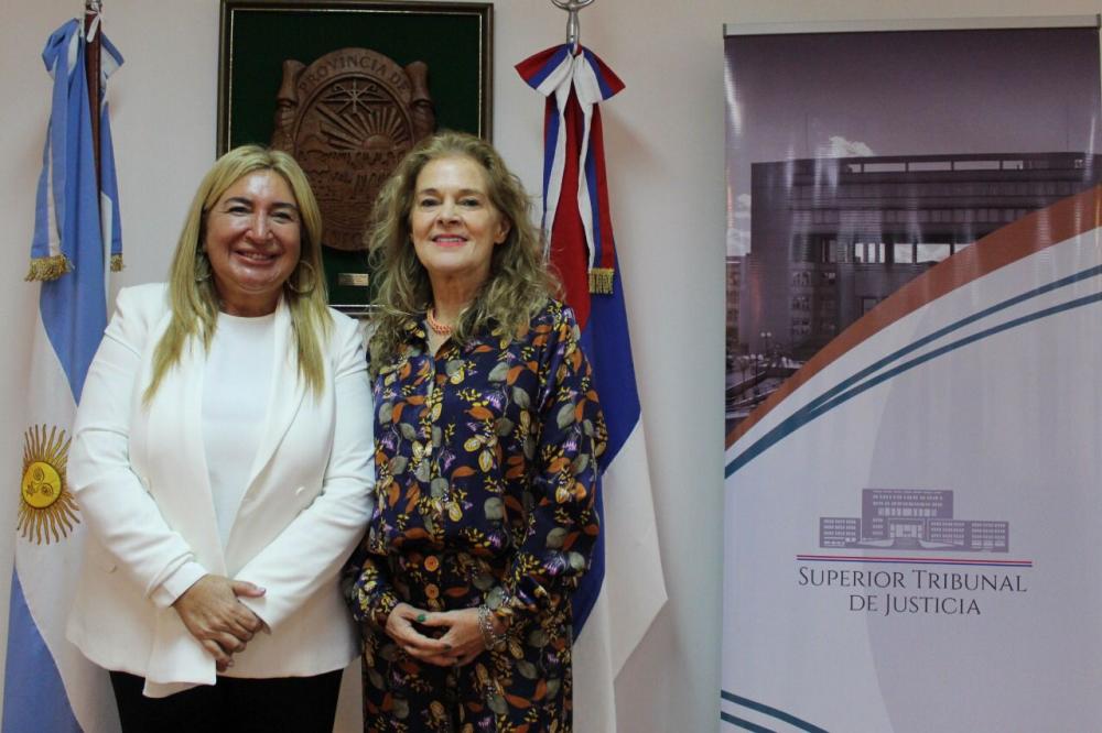 Primera visita oficial de la FAM al Superior Tribunal de Justicia de Misiones